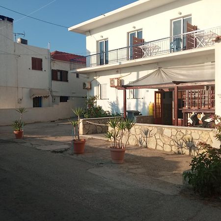 Akri Rooms Akrata Exterior photo