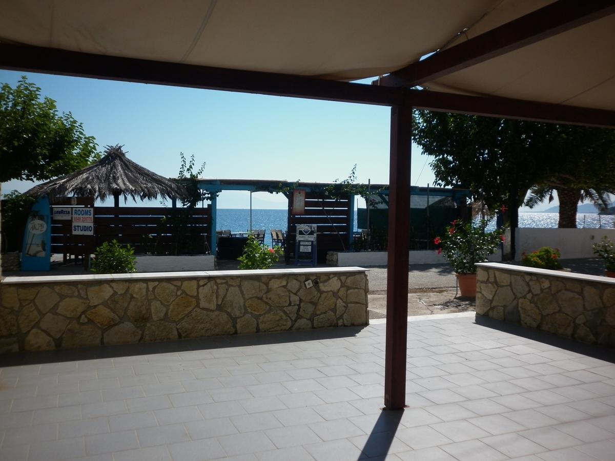 Akri Rooms Akrata Exterior photo